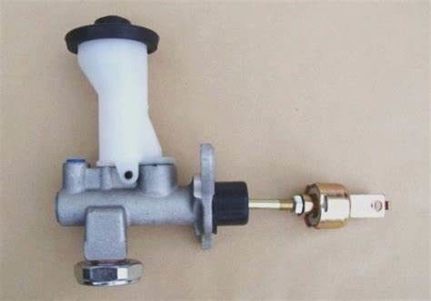Toyota Landcruiser 90 KZJ185 31410-35320 için en yüksek performanslı debriyaj ana silindir