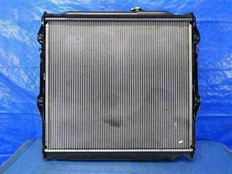 OE NO. 16400-75190 Referans NO. TO2311 Toyota Prado Vzj için Motor Soğutma Radyatörü