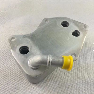 038117021c Motor Yağı Soğutucu Audi Volkswagen Jetta 2010 Otomatik Radyatör Isı Değiştiricisi